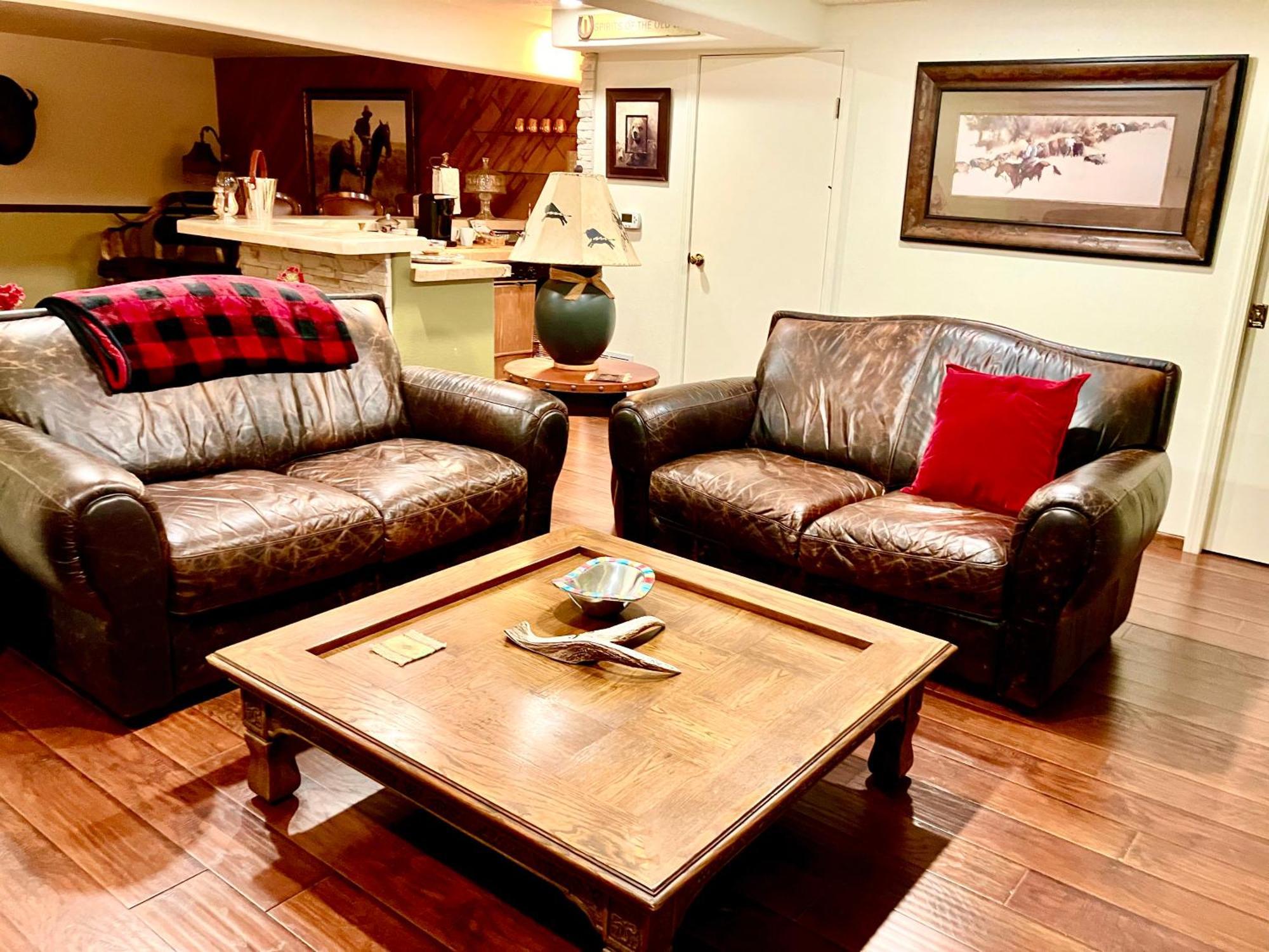 Trail Boss King Ensuite-Prairie Rose B&B - 1200 Sq Ft Suite Шаєнн Екстер'єр фото